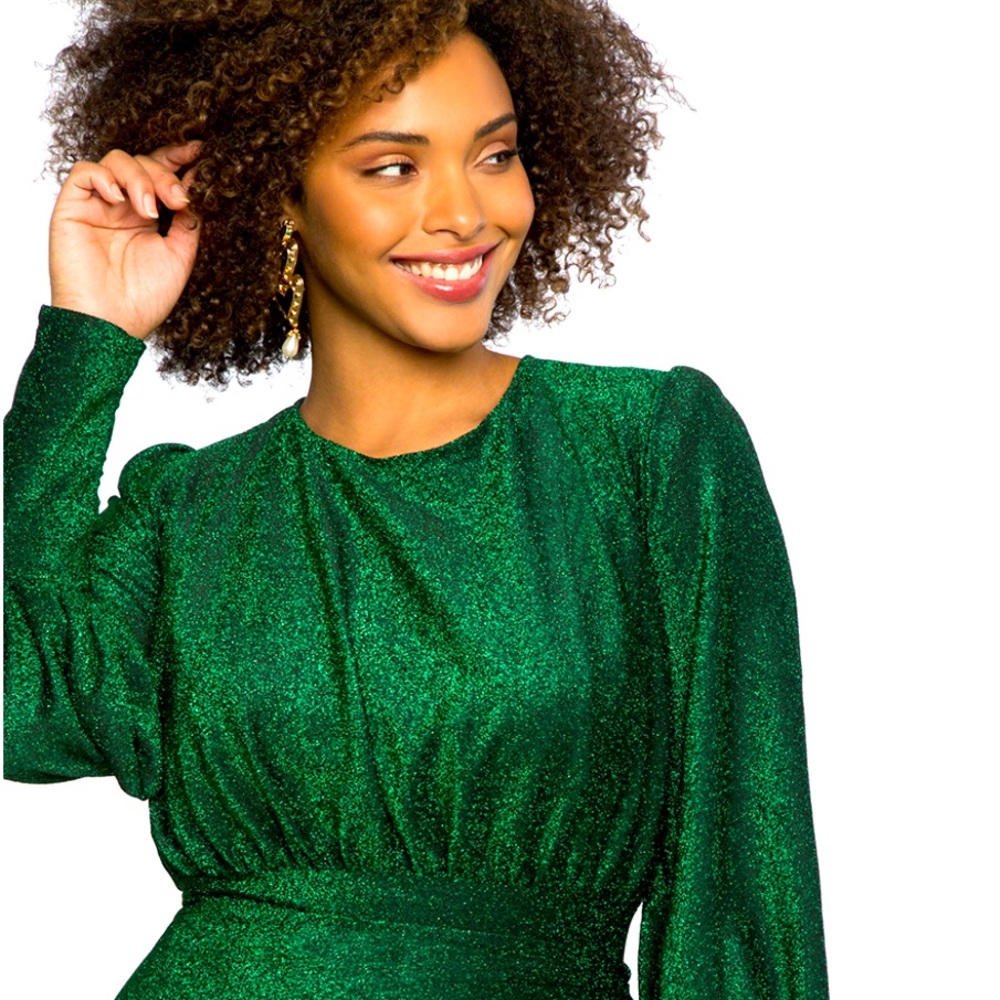 Beautiful long sleeved
Fitted bodice;Shirring at sleeves;overlap panel Hi-Lo hem